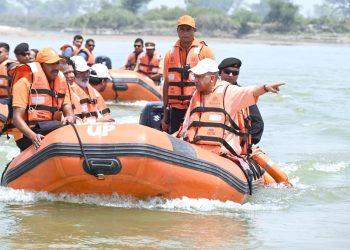 मुख्यमंत्री योगी आदित्यनाथ ने किया लखीमपुर खीरी में शारदा नदी चैनलाइजेशन कार्य का निरीक्षण